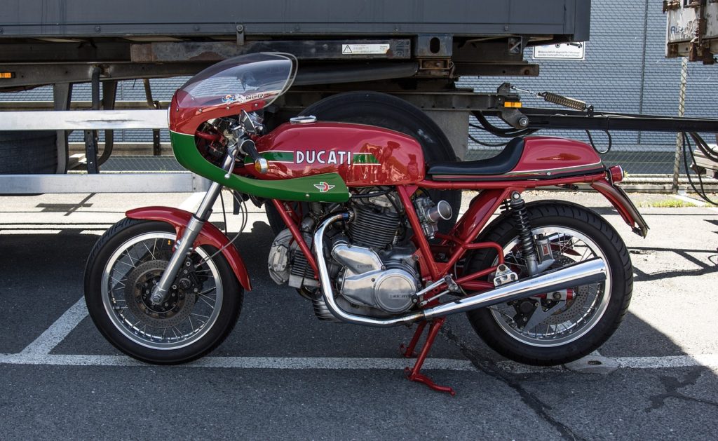 ducati, desmo, italian-4210537.jpg